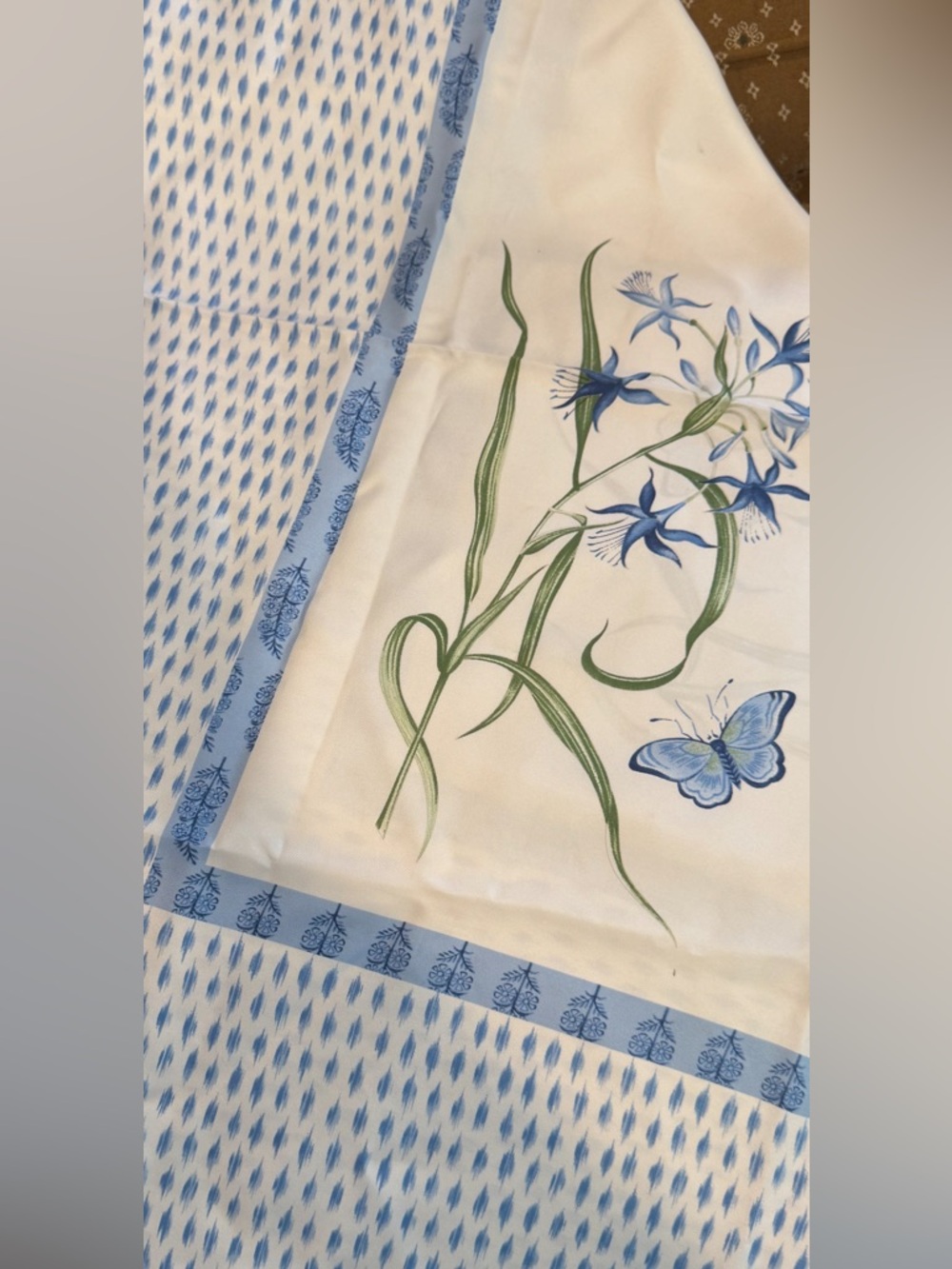 Yves Delorme Paris Silk Scarf Hand Rolled Edge - Picture 2 of 6